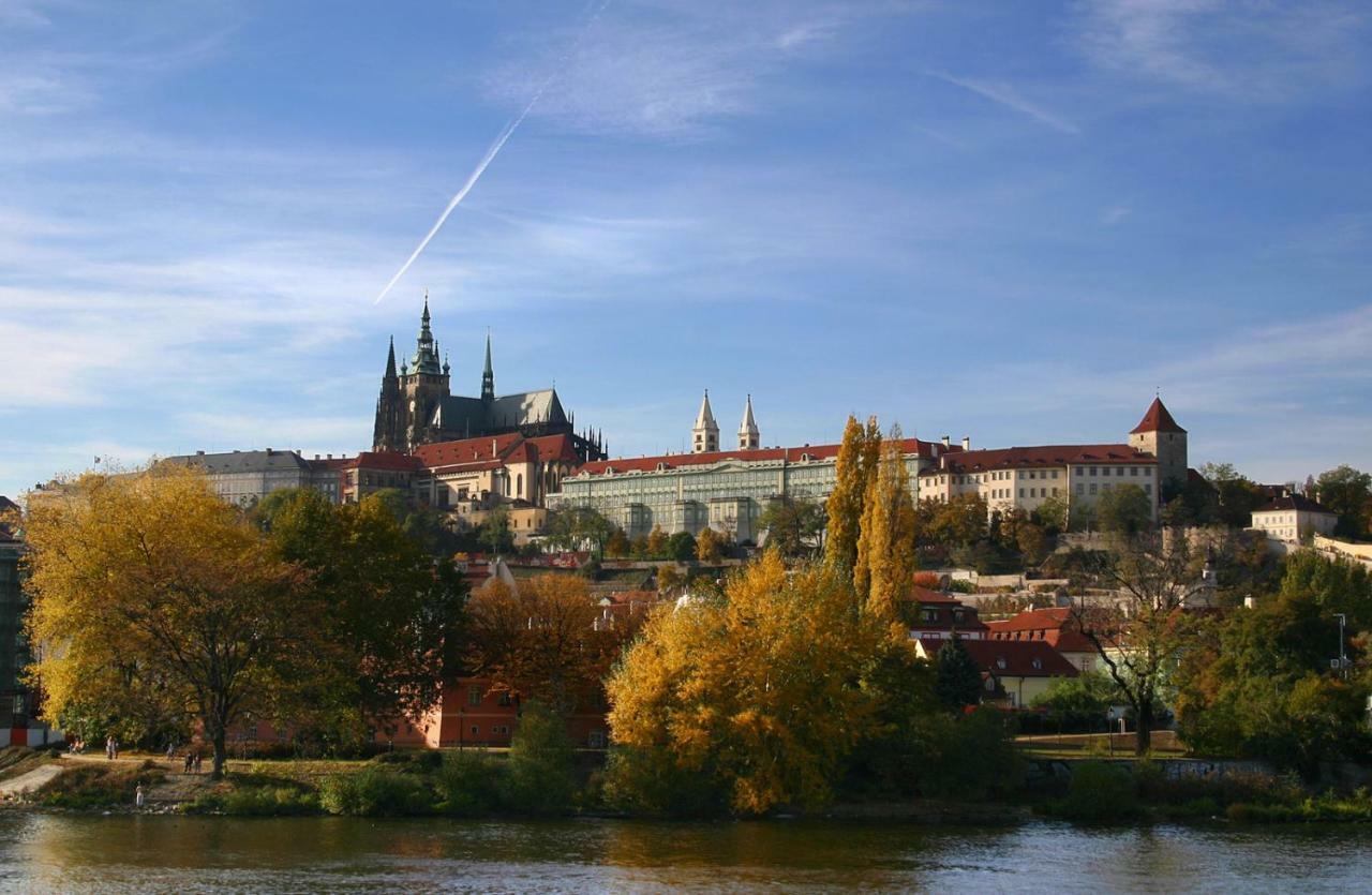Cosy Apartment Under The Tower Praga Exterior foto